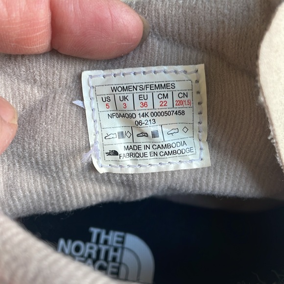 NEW -THE NORTH FACE Women’s  Thermoball  Zip boots. Size US 5. Color = Tan - Picture 3 of 8